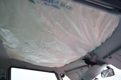 Coincé comme la moquette précédemment, ne pas oublié de laisser du mou pour la lame lors de la découpe ...