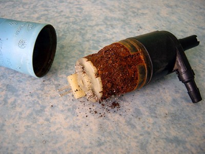 pompe 1.jpg (374.03 Kio) Vu 10339 fois Un petit coup de WD-40 et ça repart !