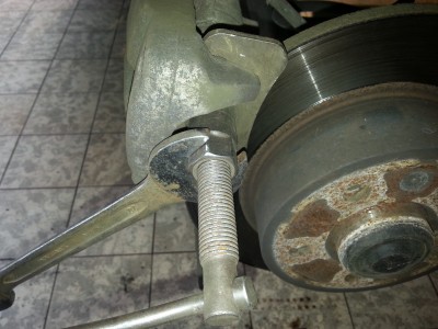repousser le piston avec l'outil qui va bien