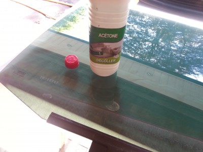 degraissage a l'acetone puis au produit a vitres