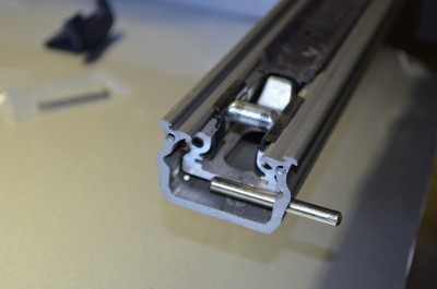 Glissières_4.jpg (16.63 Kio) Vu 11401 fois Il se sort avec un chasse-goupille ou un tournevis qui ne craint rien