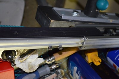 Glissières_charriot_3.jpg (26.65 Kio) Vu 11401 fois 2 encoches sur le côté bas du charriot