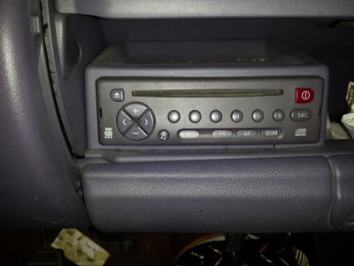 20141118_171913.jpg (27.16 Kio) Vu 2476 fois Autoradio dans la boite à gants