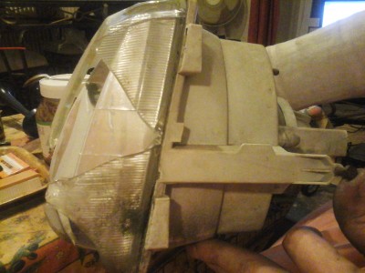 20141130_232557.jpg (32.32 Kio) Vu 5428 fois phare cassé