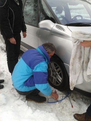 Saisies_4.jpg (33.35 Kio) Vu 7078 fois Votre serviteur à l’œuvre ... 3 minutes par roue !