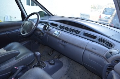 V6_10.jpg (31.05 Kio) Vu 7323 fois TomTom incrusté dans le tableau de bord