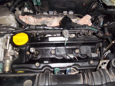 IMGP4913.JPG (1.35 Mio) Vu 6020 fois On attaque le changement des bougies
