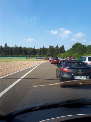 Le tour final du circuit : devant la Wind, le III de Dom