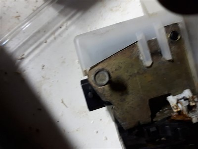 Vis moteur.jpg (56.39 Kio) Vu 10892 fois Si on change le moteur, elle se monte en force