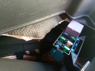 P_20200213_151812.jpg (1.19 Mio) Vu 1872 fois boite a fusible habitacle vide poche en haut a droit.