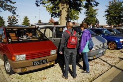 exposition d'anciennes  renault  au Mans