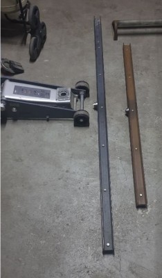 leve voiture.JPG (61.07 Kio) Vu 3970 fois Un cric roulant et 2 supports réalisés avec des profilés en U fixés pour faire un I