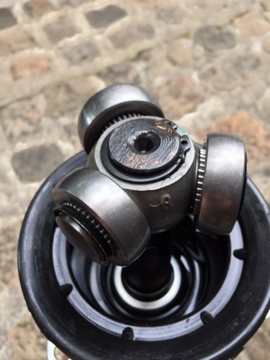 IMG_3265.JPG (201.13 Kio) Vu 2817 fois Ce qu'il y a dans la boîte: la tulipe, et derrière son soufflet