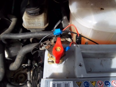 IMGP7260.JPG (178.77 Kio) Vu 4909 fois Branchement dans le compartiment moteur !