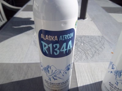 IMGP7310.JPG (146.52 Kio) Vu 9151 fois La bouteille de gaz (185g équivalent à 500g de R134a