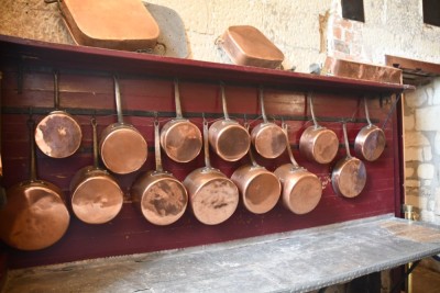 casseroles en cuivre de la cuisine