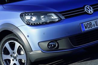 0145000004331214-photo-volkswagen-crosstouran[1].jpg