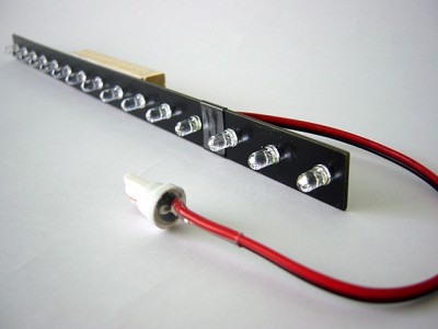 feu stop 1.jpg (323.38 Kio) Vu 8938 fois Version "Classique" avec 15 leds rouges