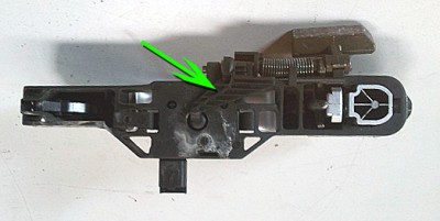 serrure 1.jpg (139.43 Kio) Vu 30003 fois La flèche verte montre le levier en question