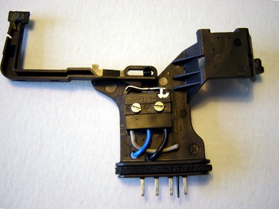 contact 1.jpg (379.77 Kio) Vu 29954 fois Contacteur (étanche) remplacé par un modèle à levier qui causera moins de problème que celui d'origine