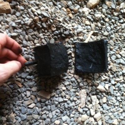 image.jpg (68.65 Kio) Vu 4417 fois Silent bloc cassé en 2!