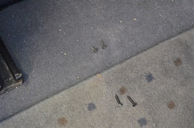 DSC_0658.JPG (122.23 Kio) Vu 9408 fois 2 tailles de vis : petites vis en bas, grande vis en haut