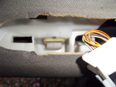 IMGP5004.JPG (1.21 Mio) Vu 6182 fois déverrouiller le panneau, après retrait de la platine de commande du LVE, puis de la poignée d'ouverture (vis sous cache)