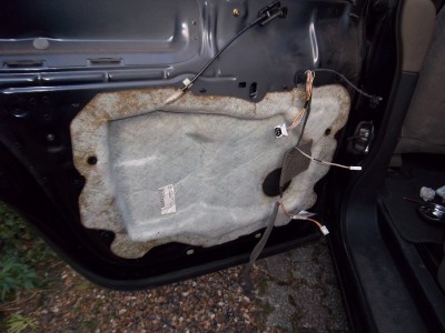 IMGP5003.JPG (2.45 Mio) Vu 6182 fois Tirer sur le panneau à partir du bas pour le dégrafer. Voilà ce qui est caché dessous. Le retirer (collé)