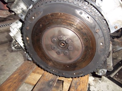 IMGP5144.JPG (1.25 Mio) Vu 3555 fois Le volant moteur, qui sera nettoyé au nettoyant freins