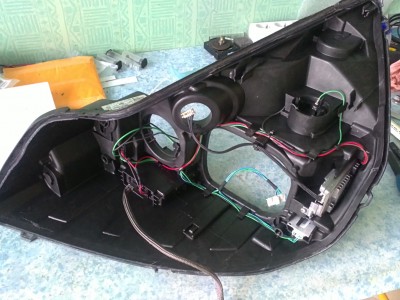 07102018865.JPG (624.58 Kio) Vu 14391 fois Mise en place du nouveau câblage.