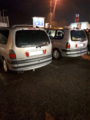 20190202_181654.jpg (145.38 Kio) Vu 6313 fois Les Espaces regroupés en attendant la dépanneuse