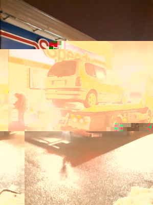 20190202_182834.jpg (181.67 Kio) Vu 6317 fois Le gars en rouge est votre serviteur en train de pleurer ... euh non, en train de signer le bon au dépanneur