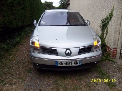 Feux jour V.S-2.JPG (96.32 Kio) Vu 7836 fois Clignotants (ici, warning)