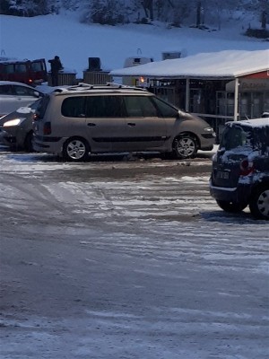 V6 bien chargé, l'arrière est vraiment bas