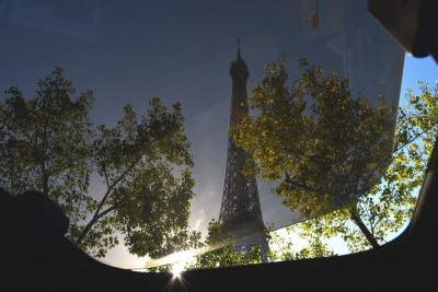 Tour Eiffel par le toit ouvrant de l'Espace