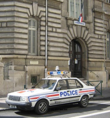 Voiture finie devant CIAT du 7e Lyon le 7 mai 2009 2.JPG