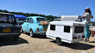 la + petite caravane tracter par une Fiat 500