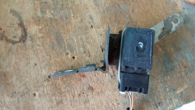 IMG_20240322_151850.jpg (120.85 Kio) Vu 926 fois Le capteur une fois réparé et scellé à l'aide d'un mastic noir