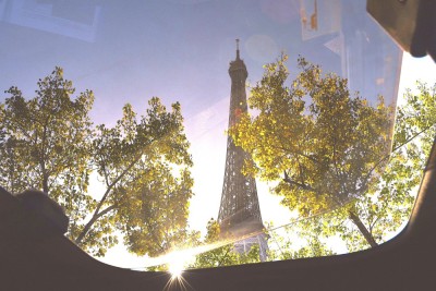 la Tour Eiffel , sur le toit ouvrant de l'Espace