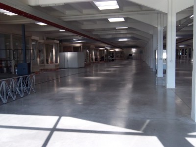Vue intérieure des du Bâtiment d'assemblage (bien vide !).JPG