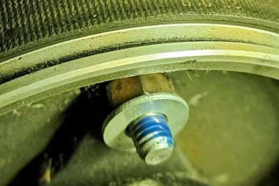 2025-08-29_18-50 Tripode dir assistée Espace HS 6.jpg (151.58 Kio) Vu 1557 fois un bleu pour bloquer l'écrou