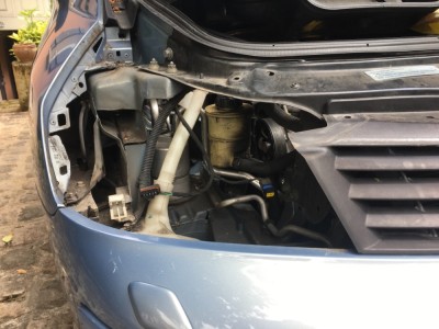 Elle est sous le phare