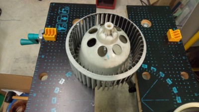 La turbine avant lavage (CIF, white spirit brosse, etc.) Bon courage, c'est tenace !