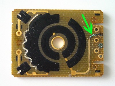 ci capteur assiette.jpg (393.02 Kio) Vu 5833 fois Les pistes de cuivre s'oxydent et disparaissent : plus de contact, phare en panne (260 Euros de pièces + MO pour réparer l'avant et l'arrière)