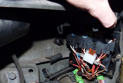 P1010806bis.JPG (749.7 Kio) Vu 3153 fois Pour ceux qui se pose la question,c'est un porte fusible pour brancher mes A-brouillards avant car je n'avais pas le relais.